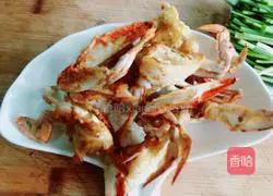 Onions Illustration of how to make fried swimming crab with ginger 5