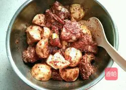 Illustration of how to make steamed pork ribs with taro powder 6