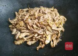  Illustration of how to stir-fry pork loin with mushroom slices 10 