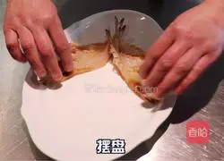 Illustration of how to make shrimp with garlic paste 3