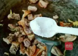 Illustration of how to make shredded ginger duck meat 5