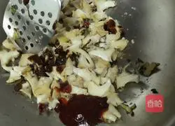 Illustration of how to make spicy fried conch meat 7