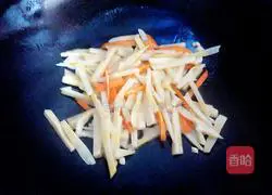 Illustration of how to make razor clams with scallion oil 3