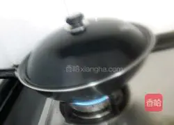 Illustration of how to cook lotus root segments in pumpkin soup 4