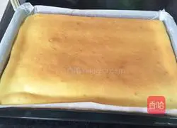 Illustration of how to make strawberry hot cream cake roll 5