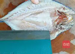 Illustration of how to cook yellow croaker in pot 1