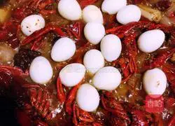 Illustration of how to make spicy crayfish with shrimp and eggs 12