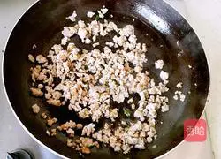 Illustration of how to stir-fry minced meat with garlic moss 4