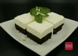 Illustration of how to make white and black yogurt mousse 17