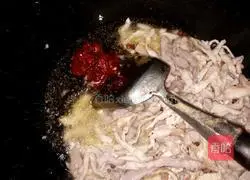Illustration of how to make fish-flavored shredded pork with pickled pepper 6