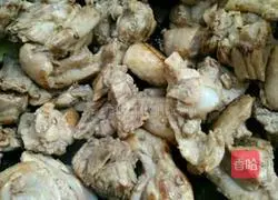 Illustration of how to make fragrant beer duck 8