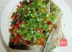 Illustration of how to make fish head with chopped pepper 10