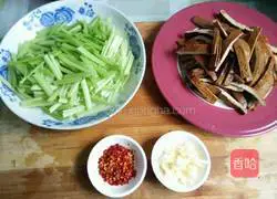Stir-fried dried celery Practice illustration 2