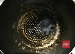 Illustration of how to make stir-fried spaghetti with luffa, ham, and eggs 2