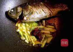 Braised crucian carp recipe 4