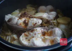 Illustration of how to cook herring with cabbage 11