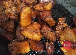 Illustration of braised pork with mushrooms 5