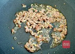 Illustration of how to make beef tomato sauce pasta 4