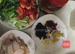 Illustration of how to make twice-cooked pork with black bean sauce 1