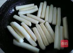 Illustration of how to make fried rice cakes with tomato sauce 5