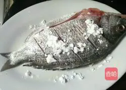 Illustration of how to cook yellow fin snapper with dried bamboo shoots 2