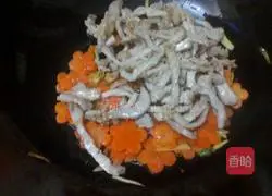 Illustration of how to make stir-fried pork tenderloin with radish flowers 8