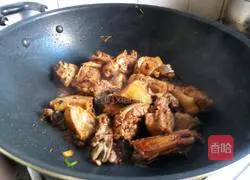 Illustration of how to make braised chicken leg mushrooms with beer duck 4