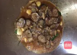 Illustration of how to stir-fry sea cucumber with green onions 10