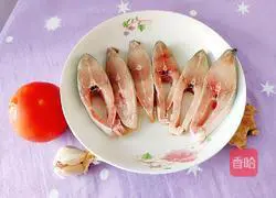 Illustration of how to make steamed sea fish with tomatoes 1