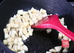 Illustration of how to make diced beef with king oyster mushroom 5