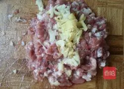 Illustration of how to make minced meat and pickled beans 3