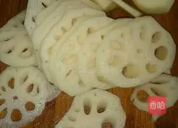 Illustration of the innovative version of boiled crispy pork 2