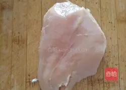 Illustration of how to make steamed chicken and cucumber rolls 2