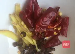 Illustration of how to make fried bean sprouts with sausage 3