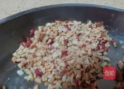 Illustration of how to make Cantonese glutinous rice rolls 7