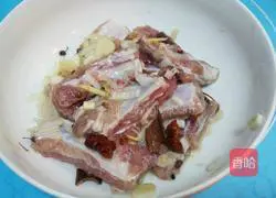 Illustration of how to make steamed pork ribs with Babao black bean powder 6