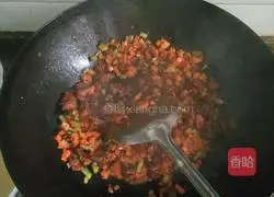 Illustration of how to make chili snowman mashed potatoes 7