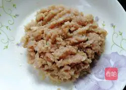 Illustration of how to make lotus root meatballs 4 