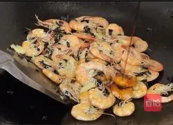 Illustration of how to make tea-flavored fried shrimps 8