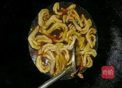 Illustration of braised duck feet 5