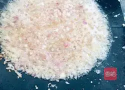 Illustration of how to make red onion and shrimp skin sauce 3