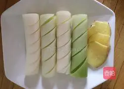 Illustration of how to stir-fry sea cucumber with green onions 4