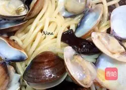 Illustration of how to make white wine clam pasta 7