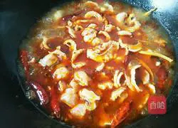 Illustration of how to make spicy boiled fish 15