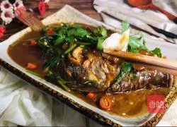 Illustration of how to cook crucian carp with coriander 11