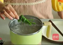 One meal and half a moment Illustration of how to make garlic white meat 2