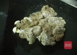 Recipe for making sweet and sour pork ribs with young bamboo shoots and enoki mushrooms 7