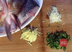 Chop Illustration of how to make pepper fish head 3