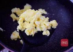 Illustration of how to make fried pork slices with cucumber and eggs 6