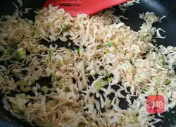 Illustration of how to make fried shrimp skin with green onion 6